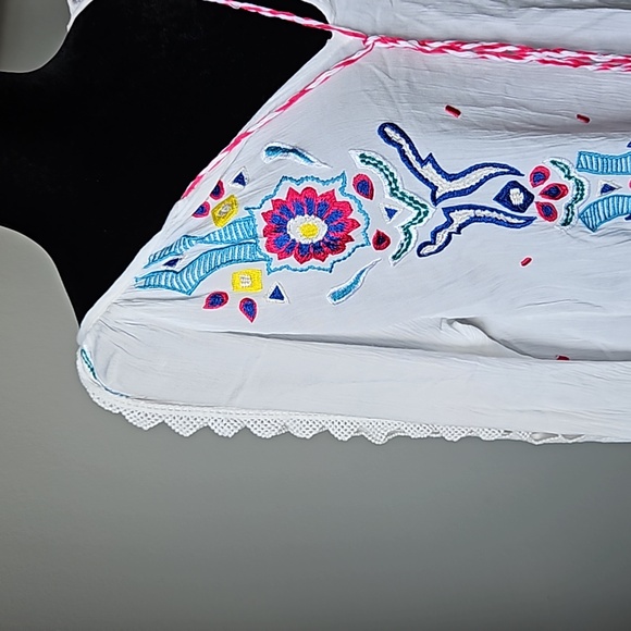 Parker NY Embroidered Blouse - Picture 2 of 8